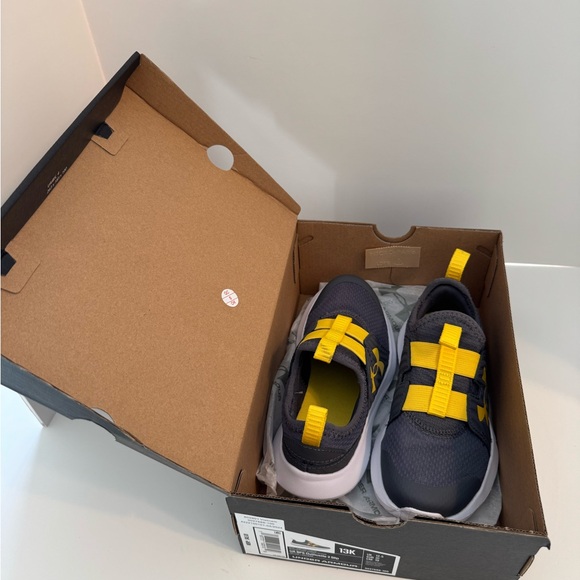 Under Armour UA BPS Outhustle 2 Slip little kids size 13 w/box - Picture 8 of 9